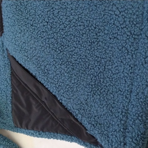 Columbia fleece jacket. - Picture 4 of 10